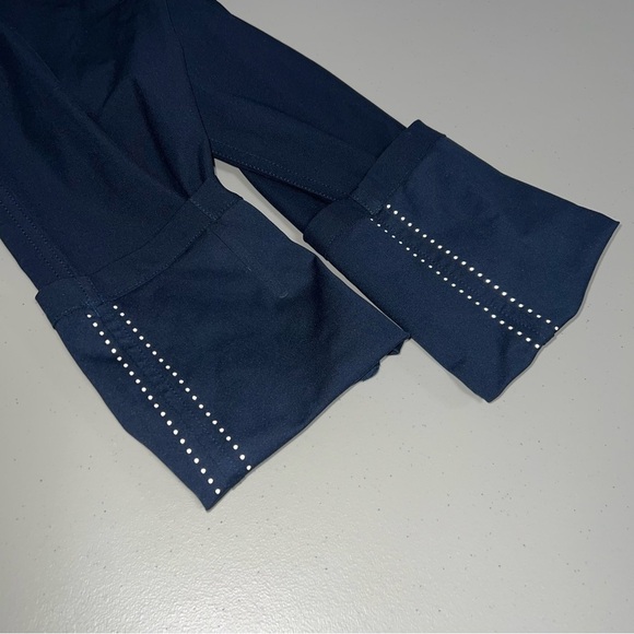 LIKE NEW Lululemon City Sleek 5 Pocket 7/8 Pant True Navy - Picture 9 of 14